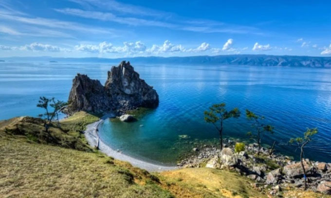 Hồ Baikal ở Siberia. (Ảnh: Mentalfloss)