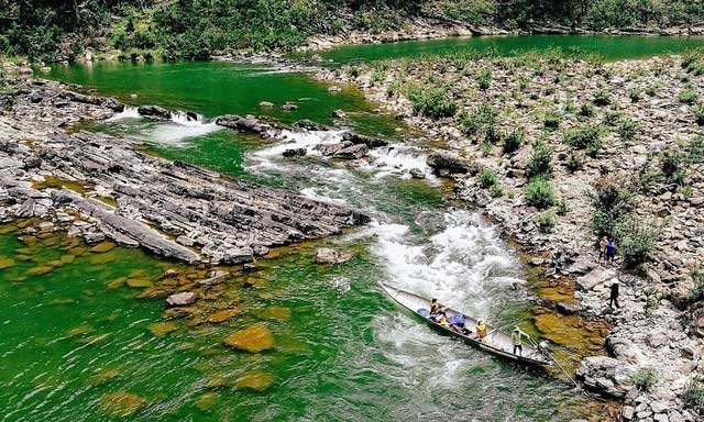 Tuy chỉ dài 77 km nhưng sông Long Đại có tới hơn 100 thác nước lớn nhỏ. (Ảnh: MIA).