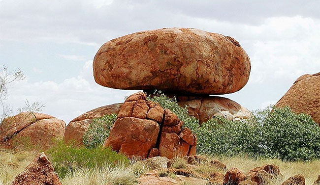 Quyền sở hữu Karlu Karlu/Devils Marbles đã chính thức được chuyển từ Cơ quan Công viên và Động vật hoang dã Lãnh thổ phía Bắc trở lại cho các chủ sở hữu truyền thống tại một buổi lễ được tổ chức tại khu bảo tồn vào tháng 10 năm 2008.